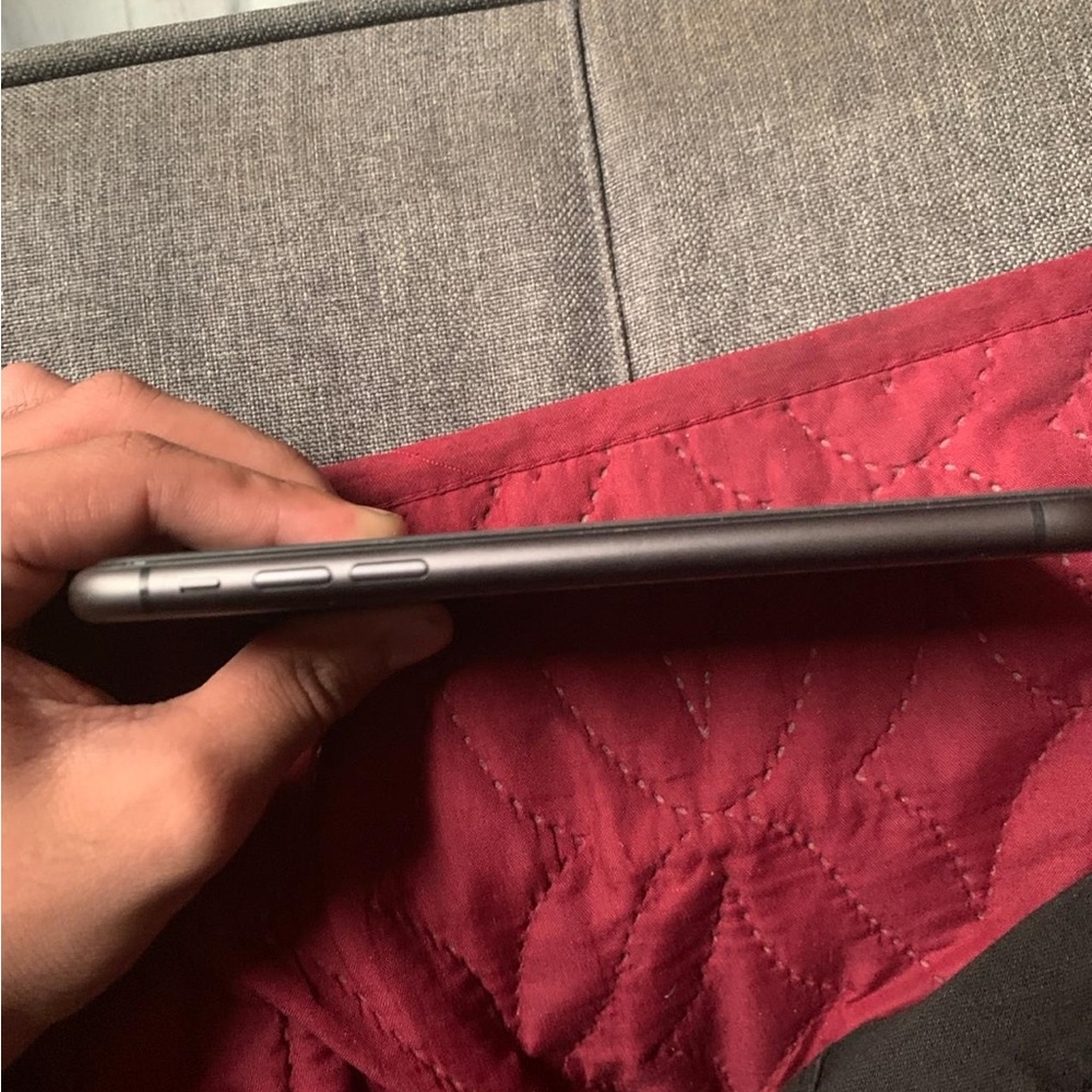 Apple iPhone 11 64GB unlocked- Black - Picture 4 of 5